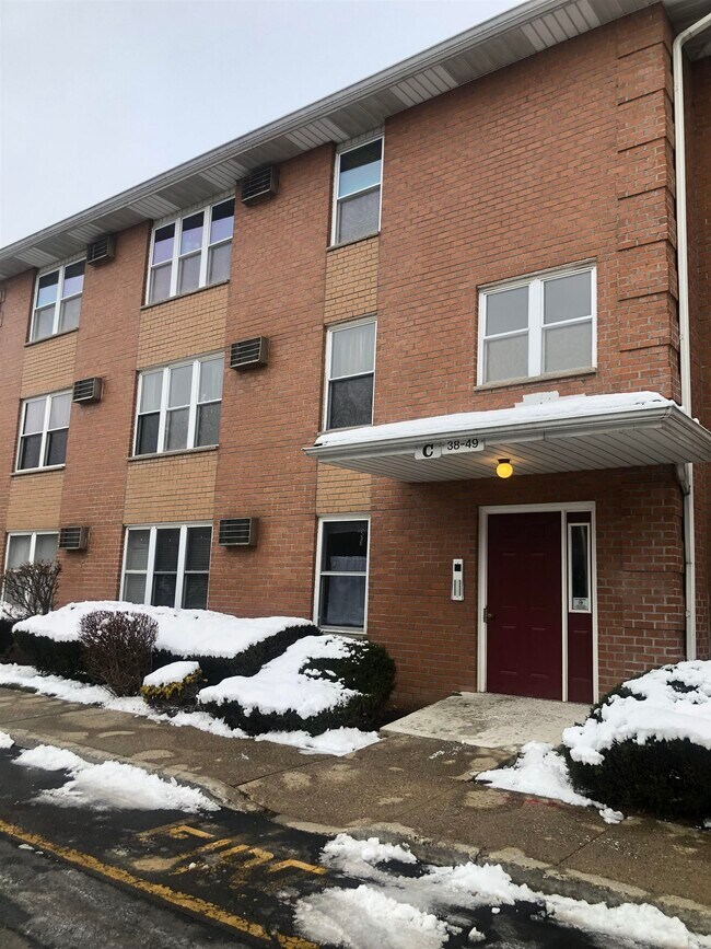 Building Photo - 43 Riverview Ct