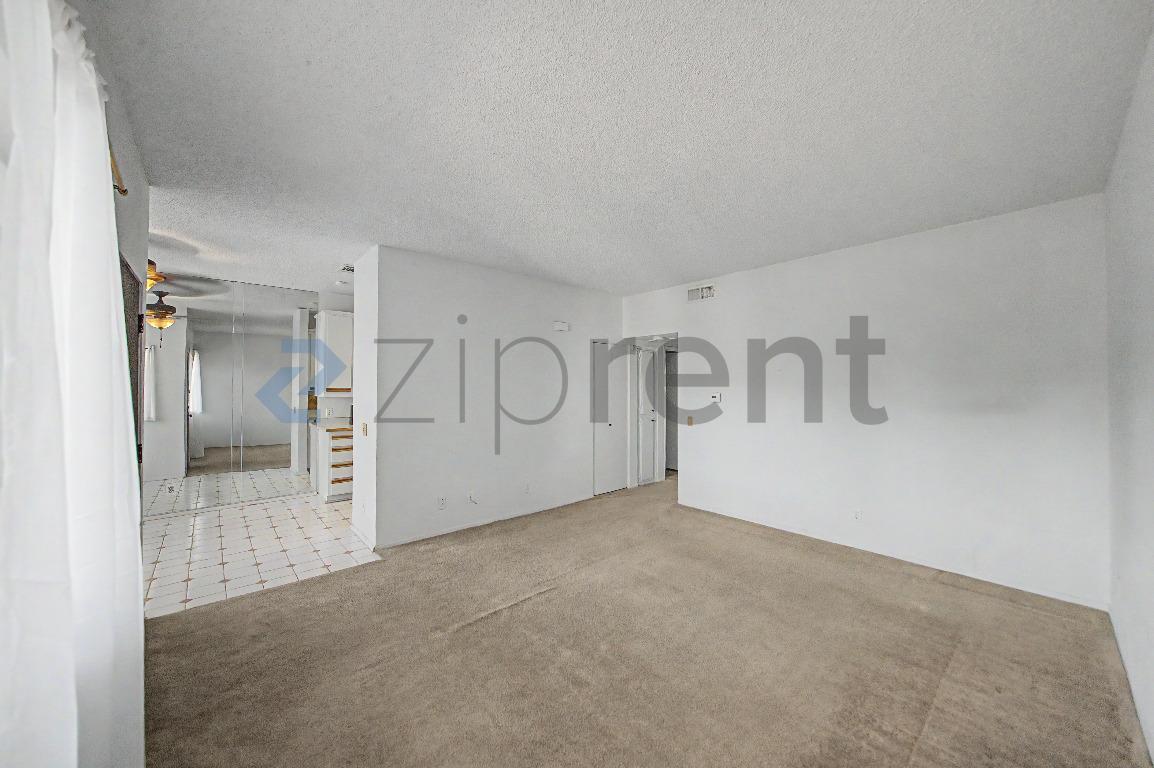 Building Photo - Unit 6