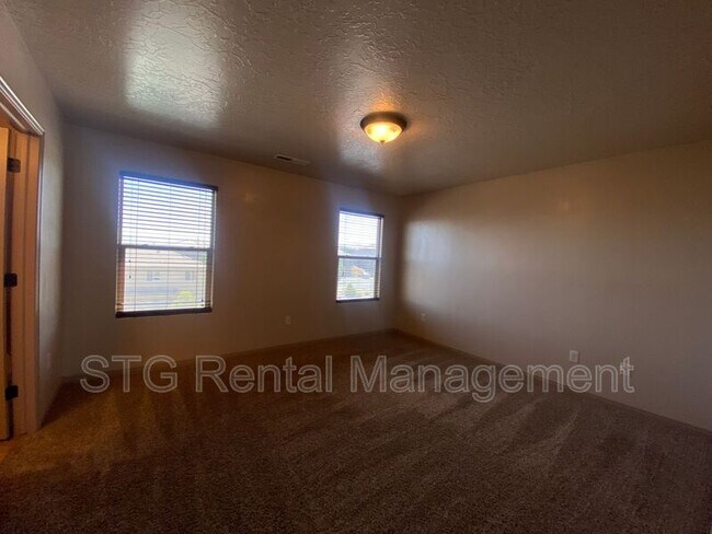 Building Photo - 290 W Buena Vista Blvd