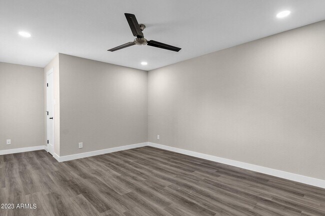 Building Photo - 7625 E Camelback Rd