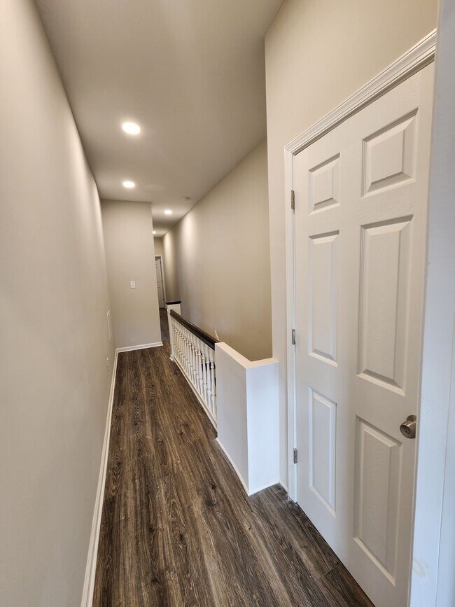 Building Photo - Beautiful 3 bed 3.5 Bath home