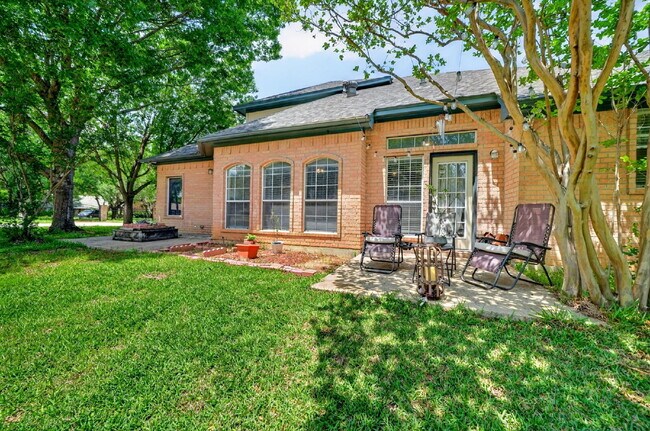 Building Photo - Exceptional Home in Arlington – Great Layout & Prime Location
