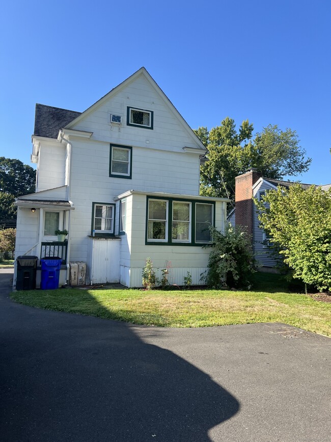 Building Photo - 104 Meadowbrook Rd