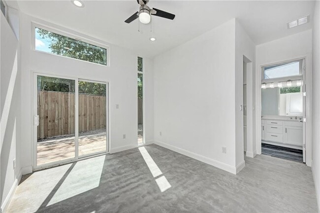 Building Photo - 6111 Begonia Cir
