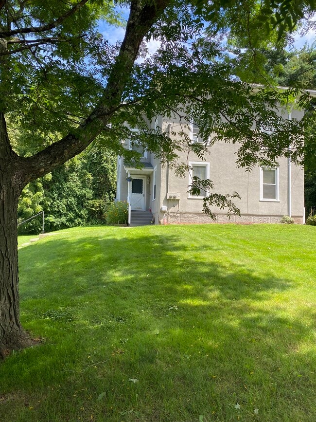 Building Photo - 20 Church St