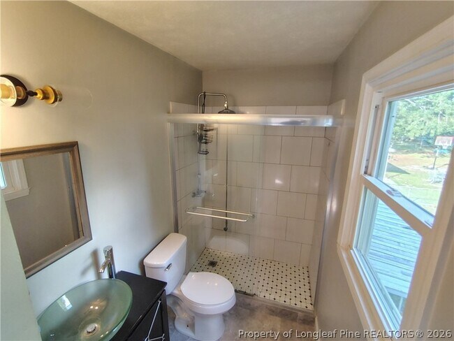 Building Photo - 515 Farmview Dr