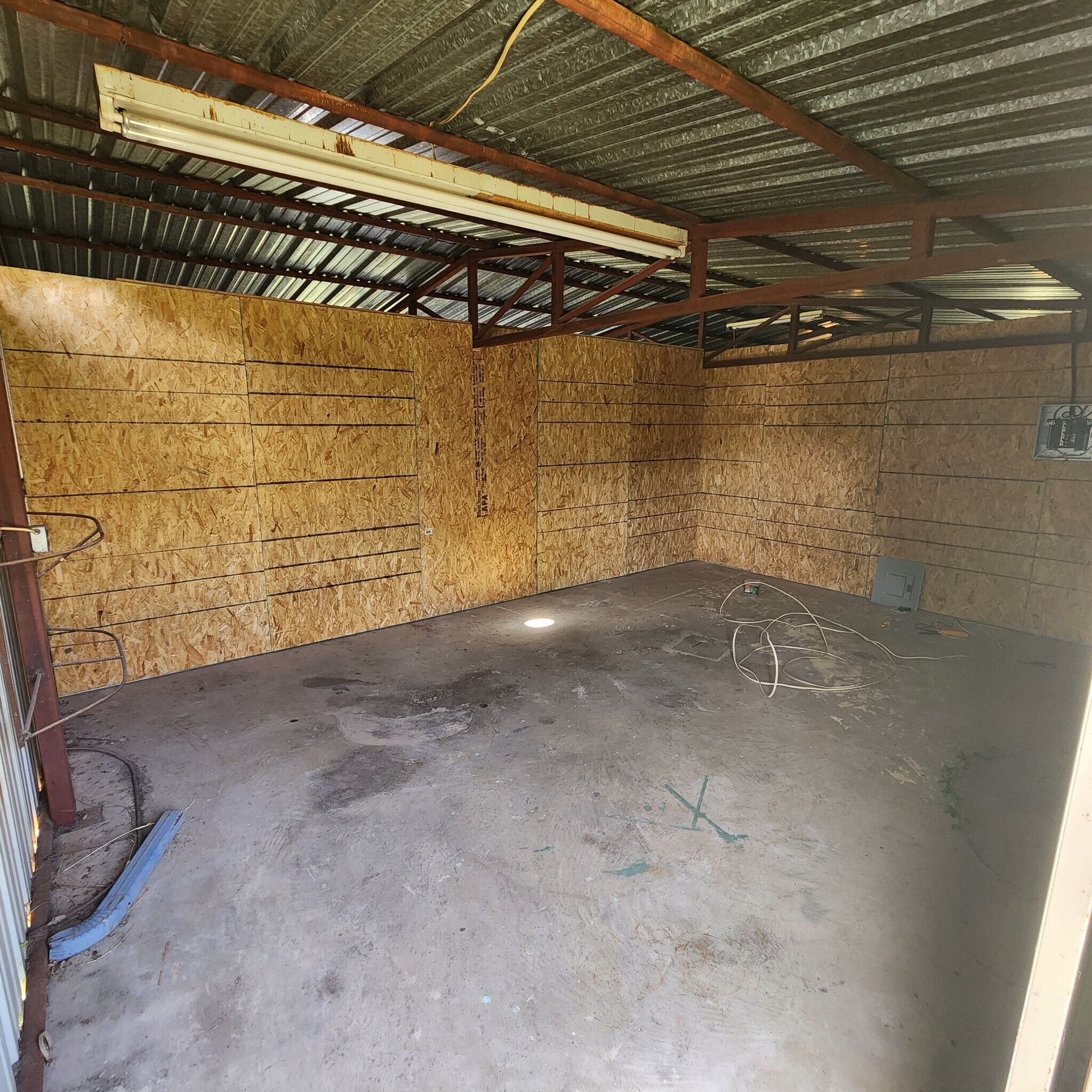 Attached shed - 6825 County Rd 527