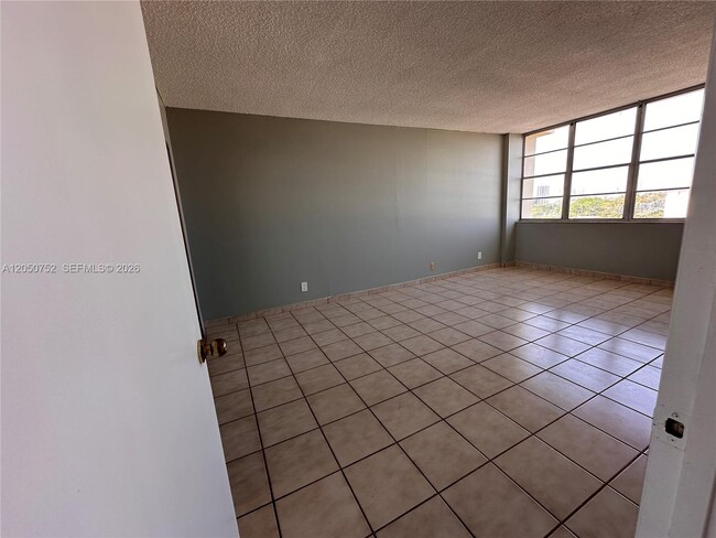 Building Photo - 2025 NE 164th St