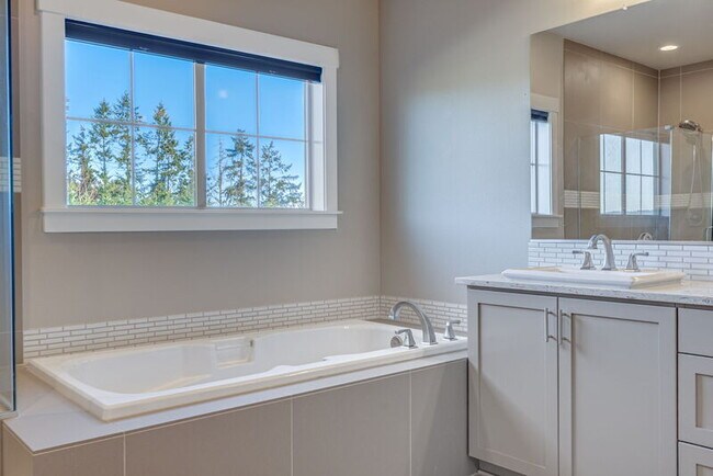 Building Photo - 11741 SW Barcelona St