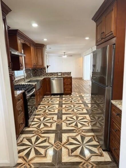 Building Photo - 914 Sherbrooke Dr SE