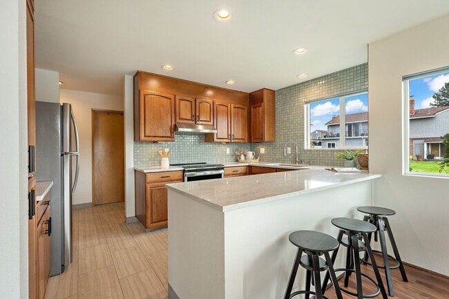 Building Photo - 540 N Hayden Bay Dr