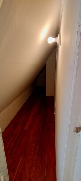Looong Closet 1 - 1150 Sanborn Ave. Apt C