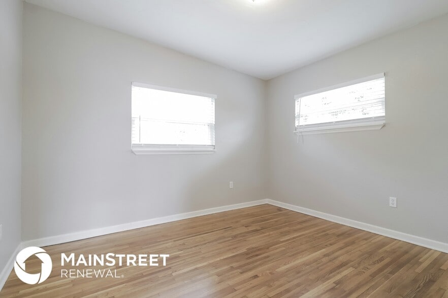 Building Photo - 3404 Paris Pl