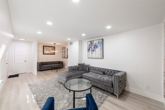 Building Photo - 2601 Marilee Ln