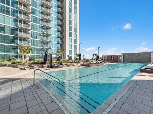 Building Photo - 5925 Almeda Rd