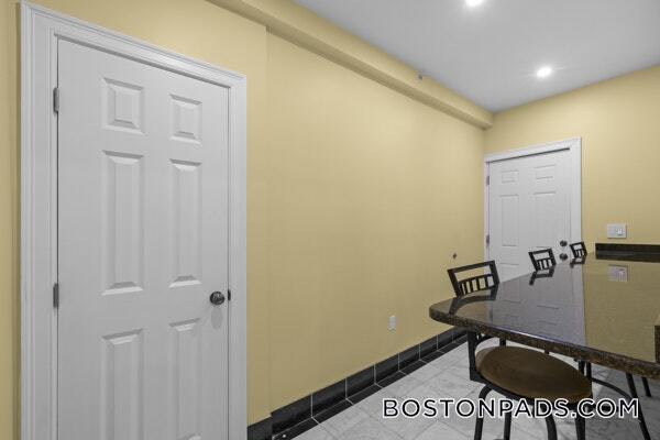 Building Photo - 29 Fessenden St