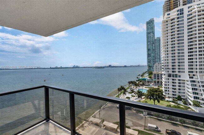 Building Photo - 600 NE 36th St