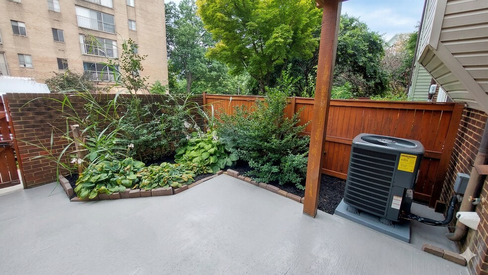 Building Photo - 971 S Taylor St