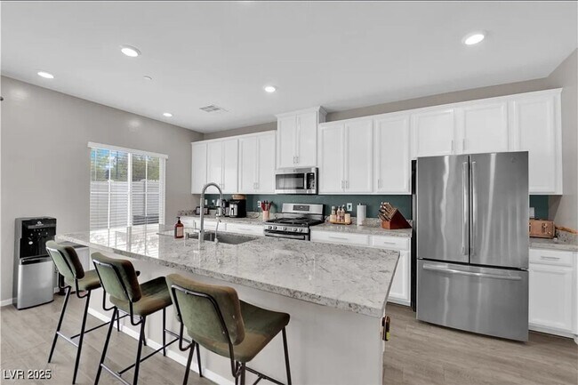 Primary Photo - 2205 Ozzy Ave