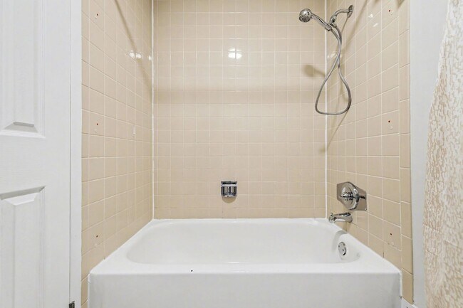 Building Photo - Spacious 2Bed/2.5Bath Townhouse in Central Denver