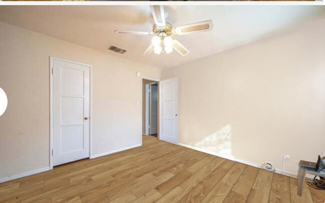 Third bedroom - 21016 Saticoy St