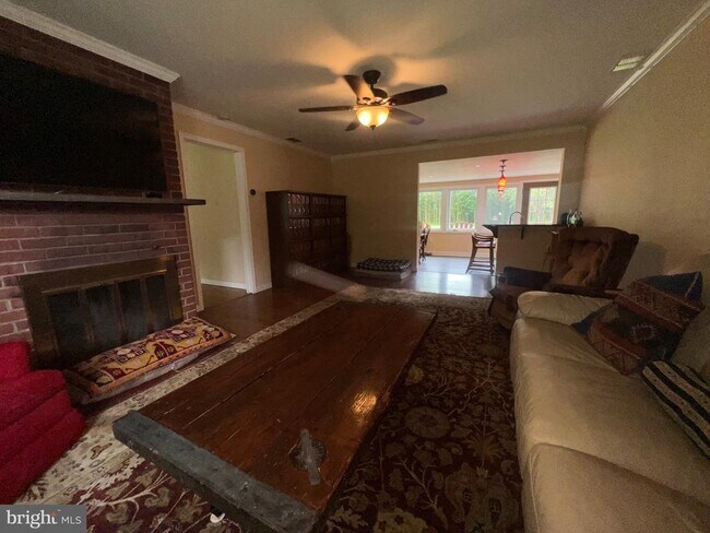 Building Photo - 10616 Oak Pl