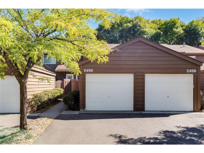 Building Photo - 2458 Crestwood Dr