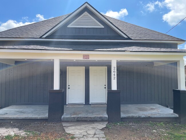 Primary Photo - 2642 Summit Ave