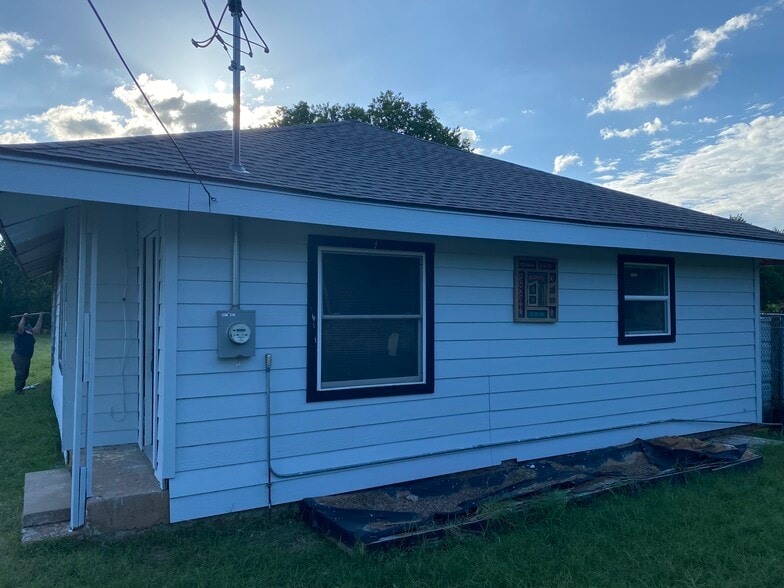 Building Photo - 714 Ross Ave