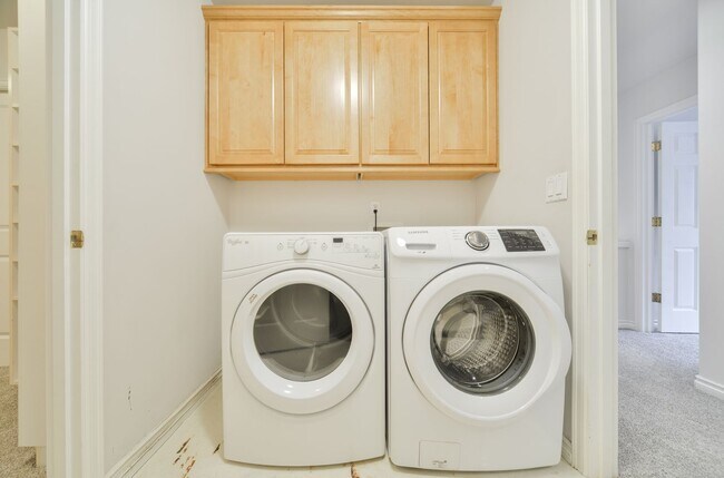 Building Photo - Nice 5 Bed / 2.5 bath house for rent in Kenmore.