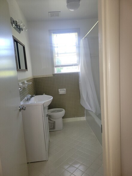 Bath - 3809 Marydale Ct