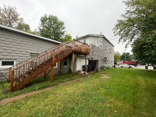 Building Photo - AVAILABLE SEPTEMBER - 1 BED 1 BATH
