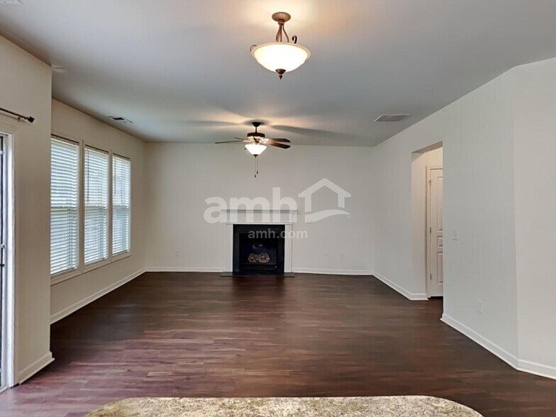 Building Photo - 308 Downing Creek Trl