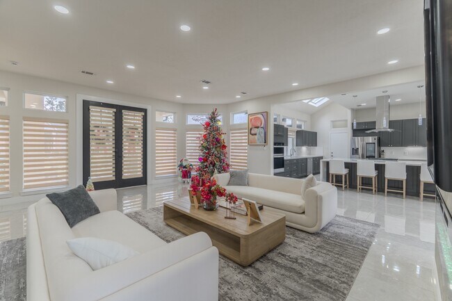 Building Photo - 6510 Sussex Ct