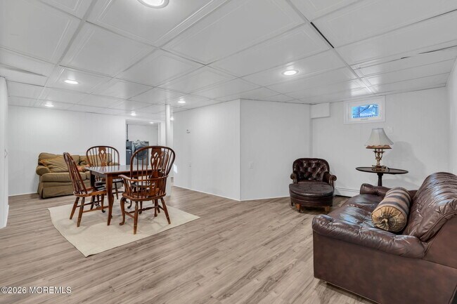 Building Photo - 723 Pitney Dr