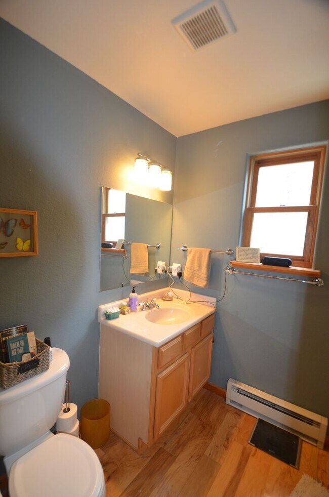 Building Photo - Placer Valley! 3bed/2.5 bath! Garage! 20 m...