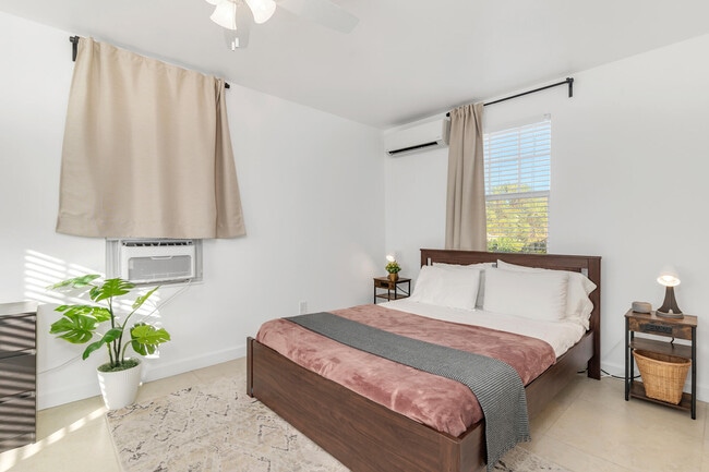 Building Photo - 2350 Parker Ave