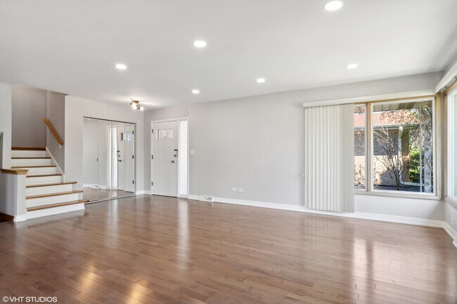 Building Photo - 8952 Oak Park Ave