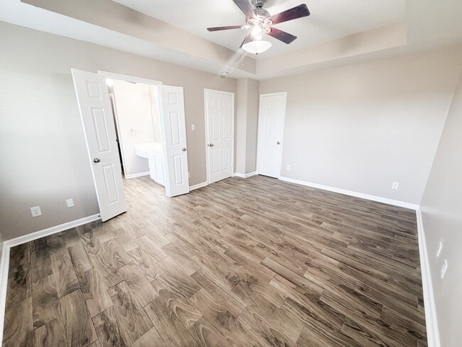 Building Photo - 4422 Park Trail Ln