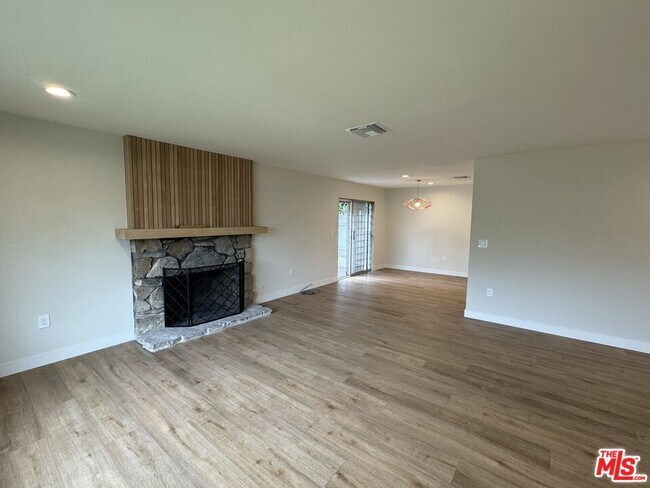 Building Photo - 235 Delano St
