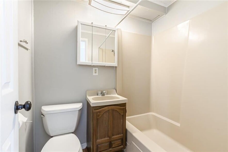 Building Photo - 98 South Ave