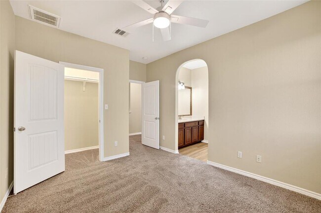 Building Photo - 1090 Sussex Way