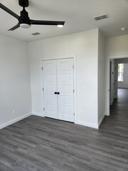 Building Photo - 710 W Seminole Ave