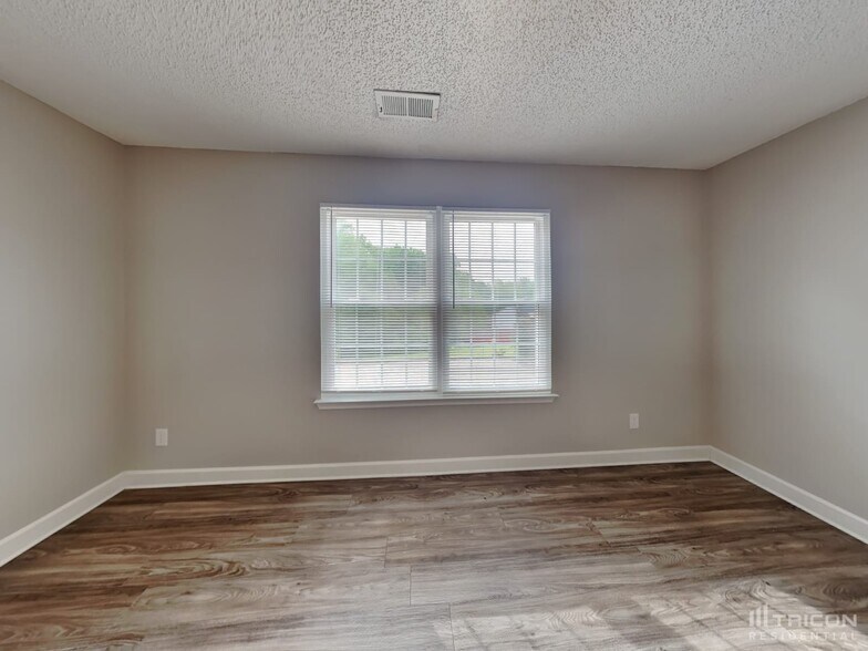 Building Photo - 10227 Apple Dove Ct