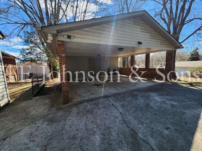Building Photo - 2722 Winslow Ln