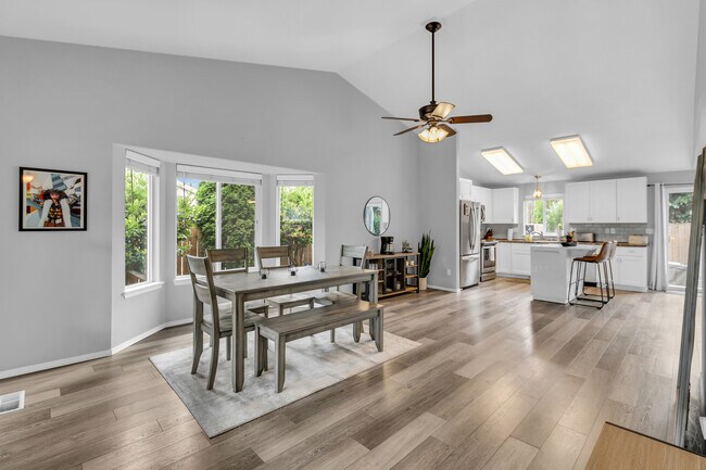 Building Photo - 1319 Golf Club Rd SE