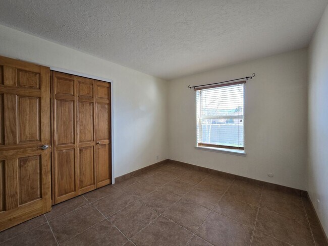 Building Photo - 2300 Calle Brocha