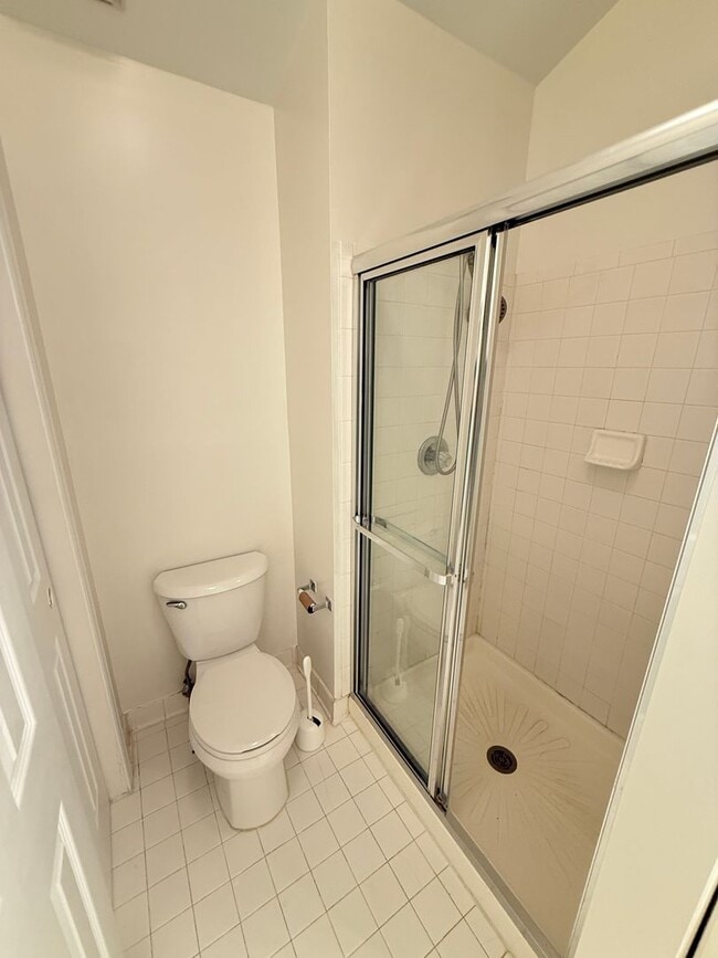 Building Photo - Beautiful 3 bed/3.5 Bath in ideal location!