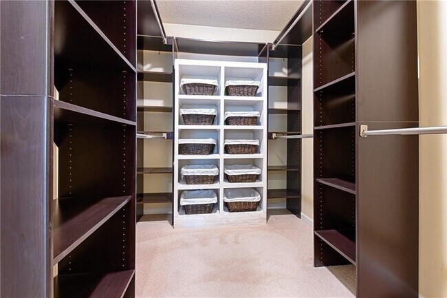 Building Photo - 13646 Weycroft Cir