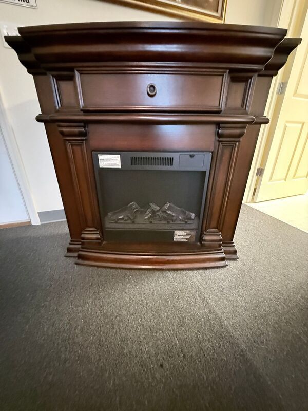 Building Photo - 100 E Broadway St